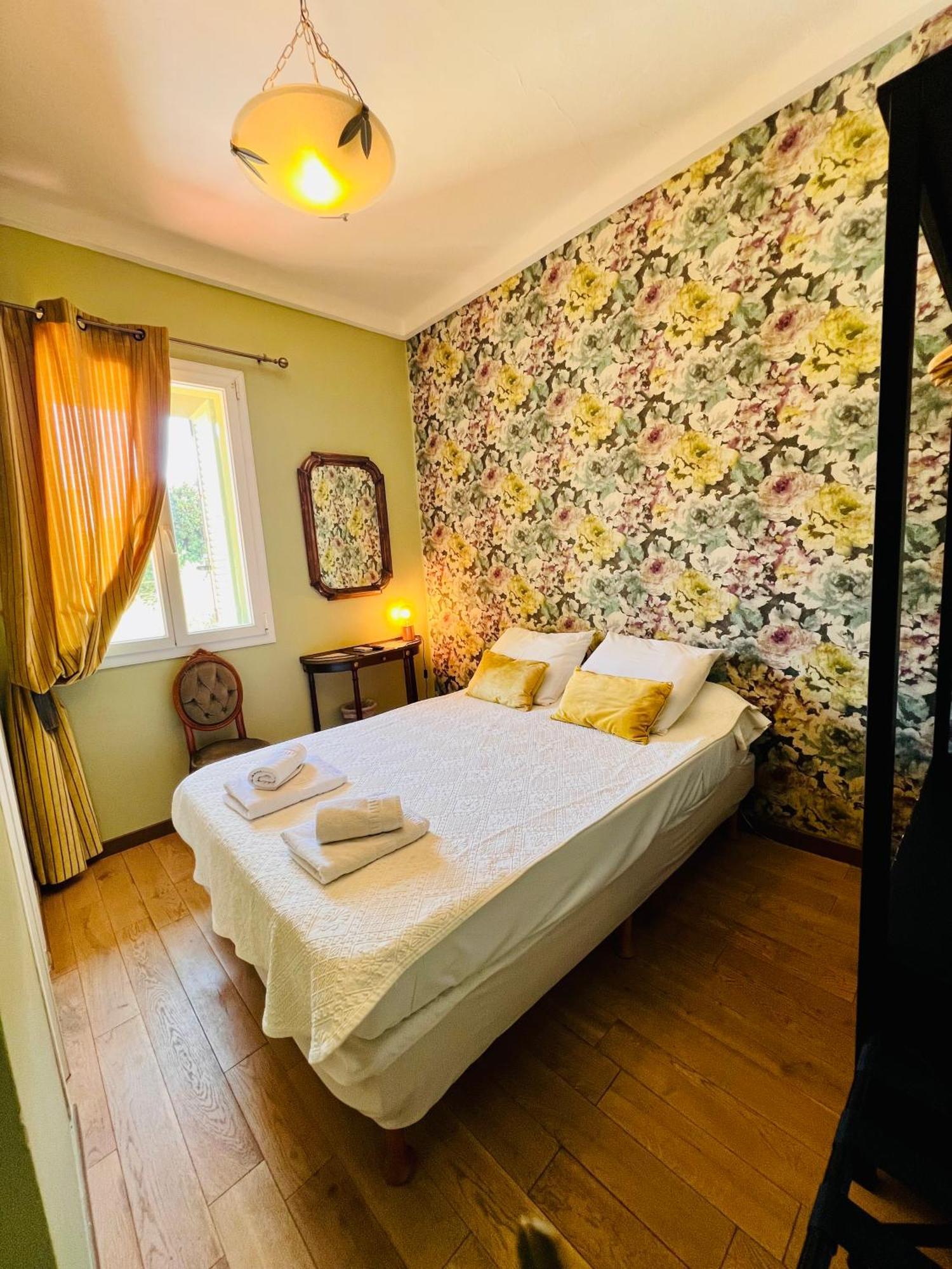 Hotel Le Ponteil อองทีบส์ ภายนอก รูปภาพ