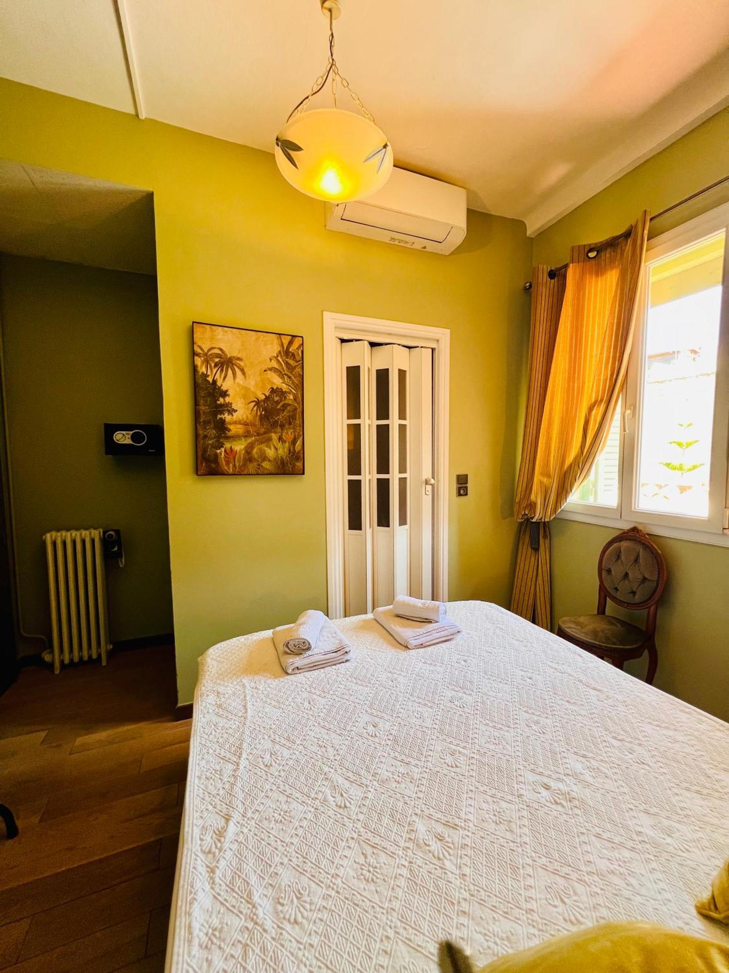 Hotel Le Ponteil อองทีบส์ ภายนอก รูปภาพ