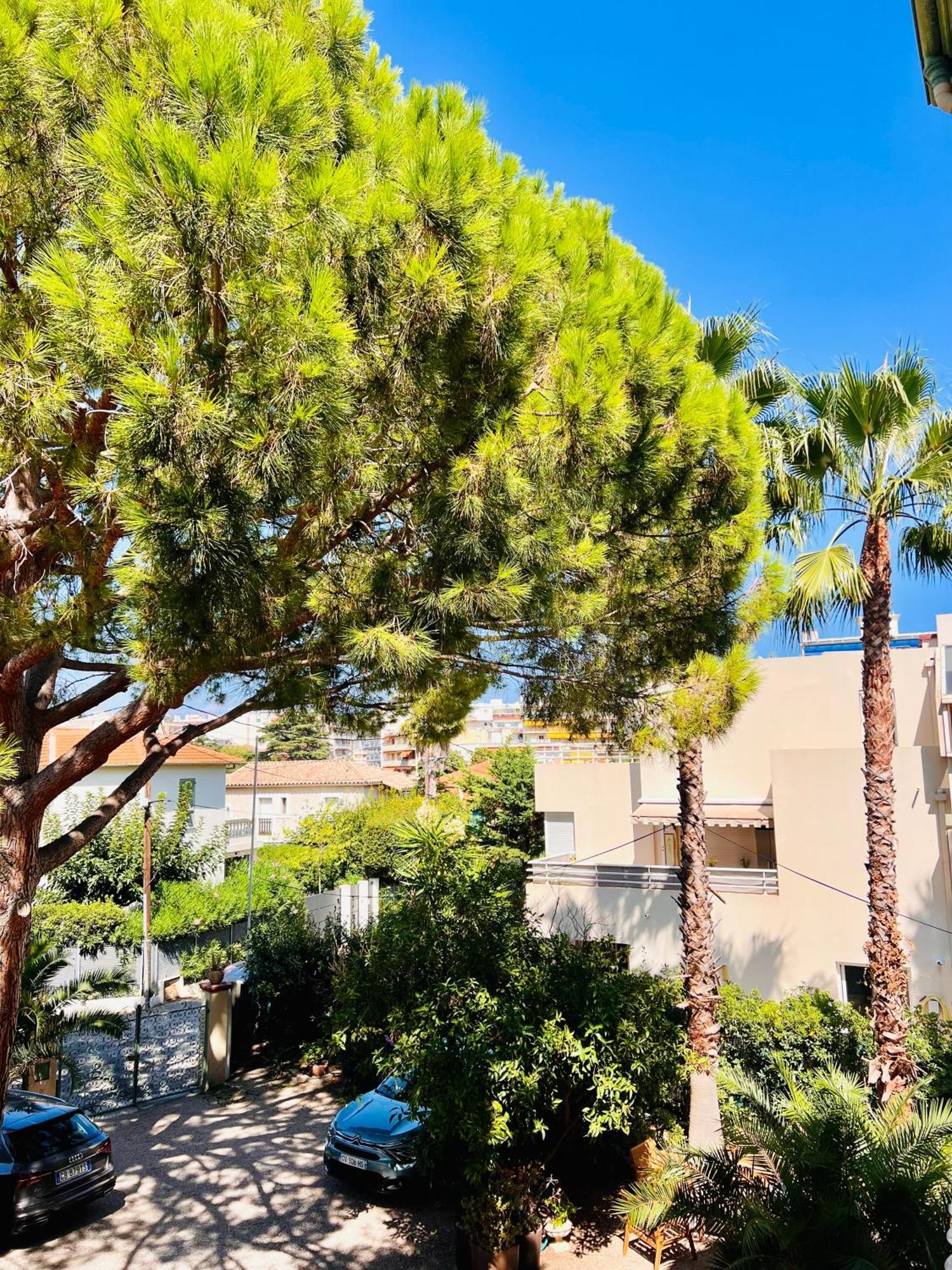 Hotel Le Ponteil อองทีบส์ ภายนอก รูปภาพ