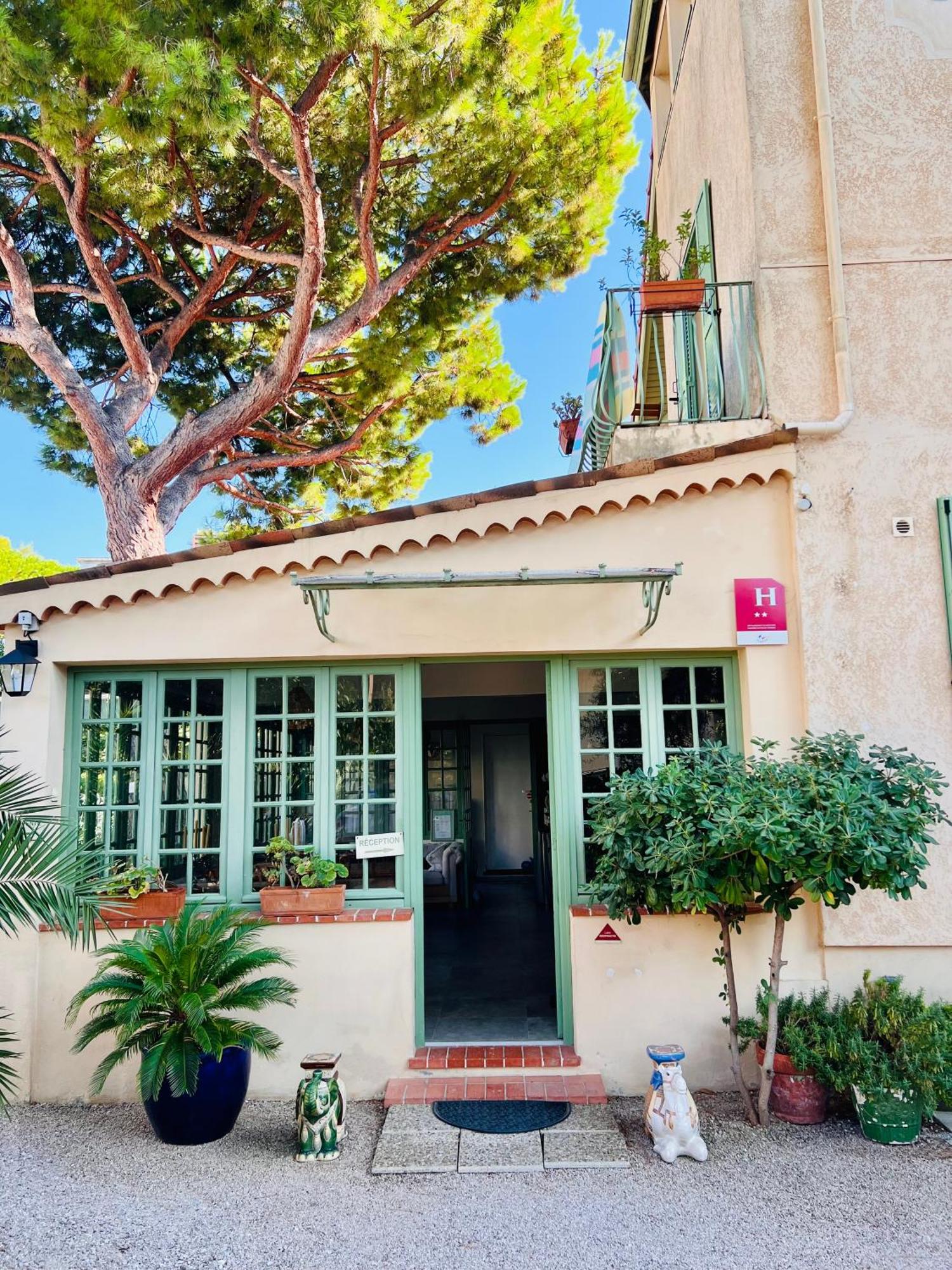 Hotel Le Ponteil อองทีบส์ ภายนอก รูปภาพ