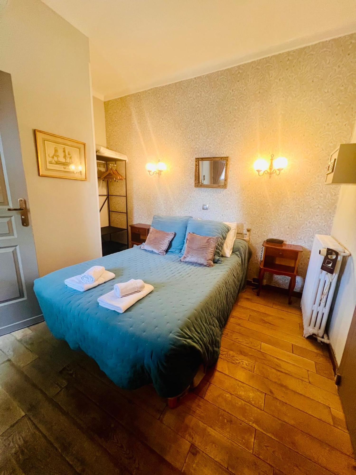 Hotel Le Ponteil อองทีบส์ ภายนอก รูปภาพ