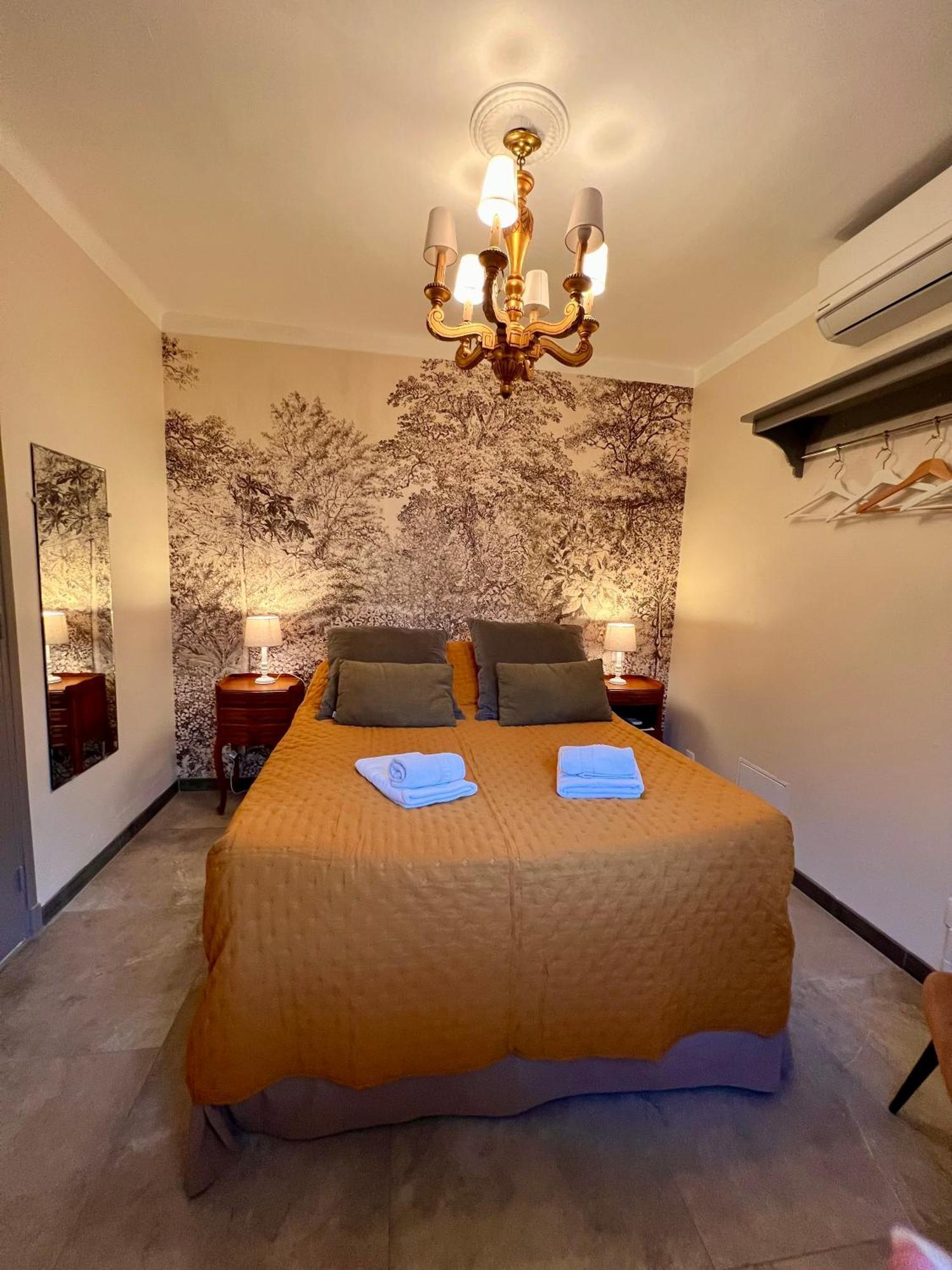 Hotel Le Ponteil อองทีบส์ ภายนอก รูปภาพ