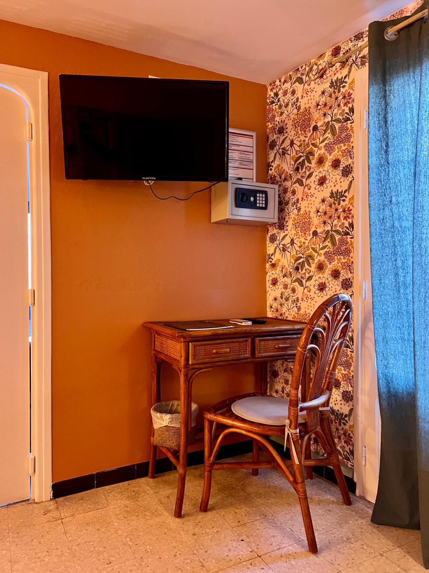 Hotel Le Ponteil อองทีบส์ ภายนอก รูปภาพ
