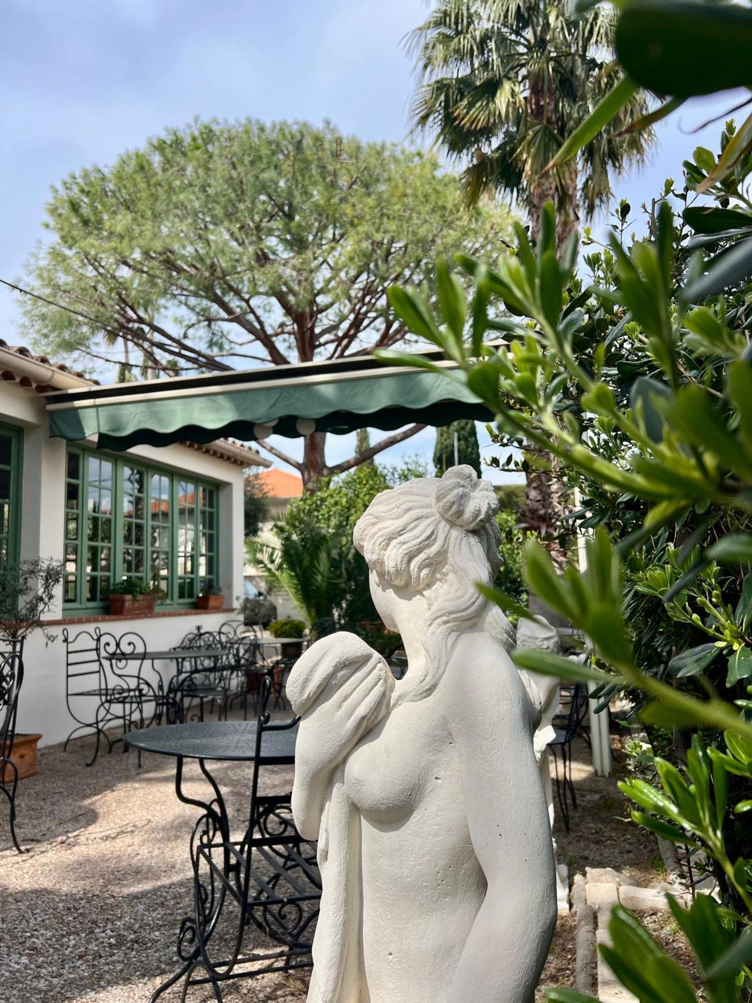 Hotel Le Ponteil อองทีบส์ ภายนอก รูปภาพ