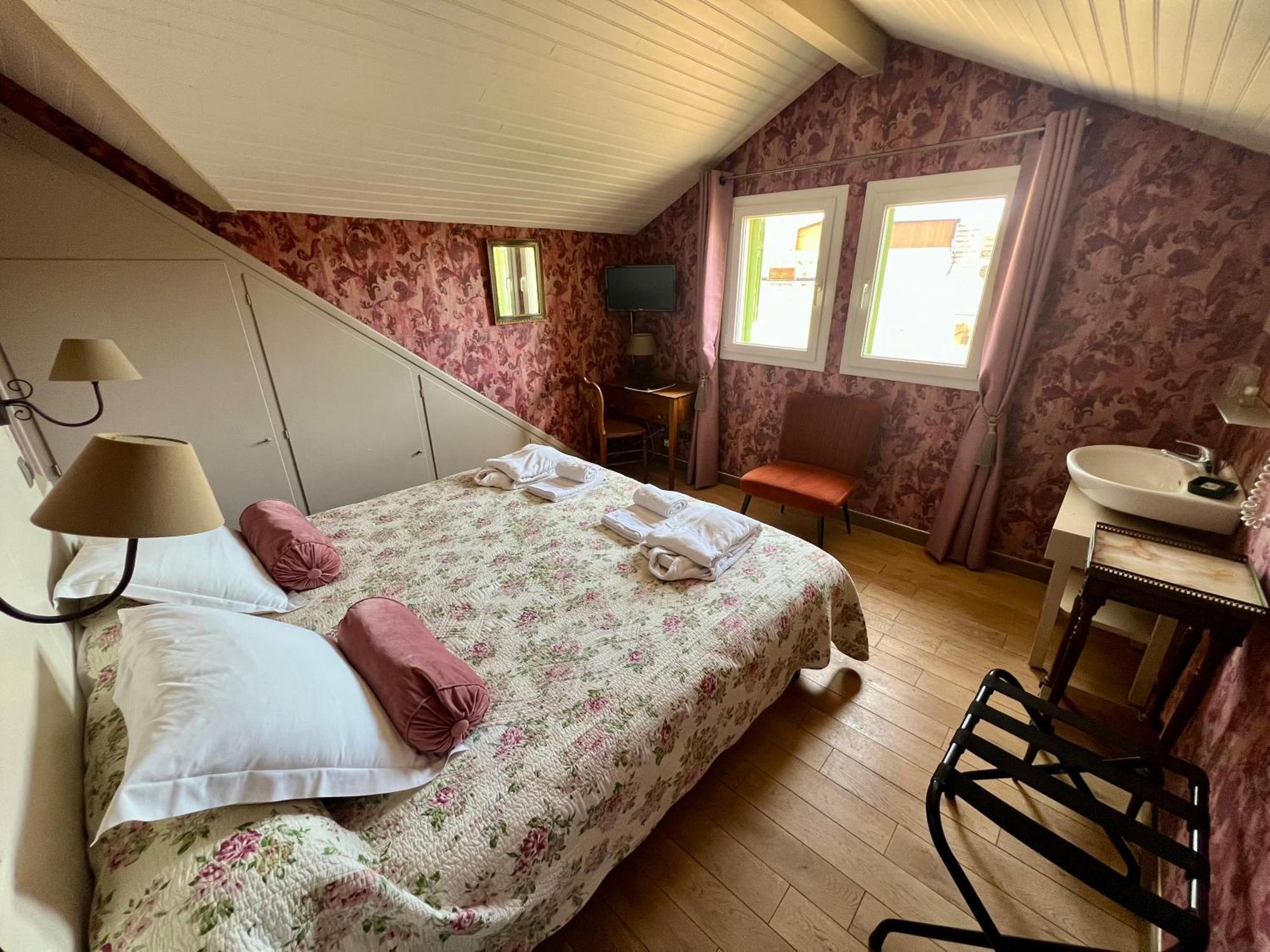 Hotel Le Ponteil อองทีบส์ ภายนอก รูปภาพ