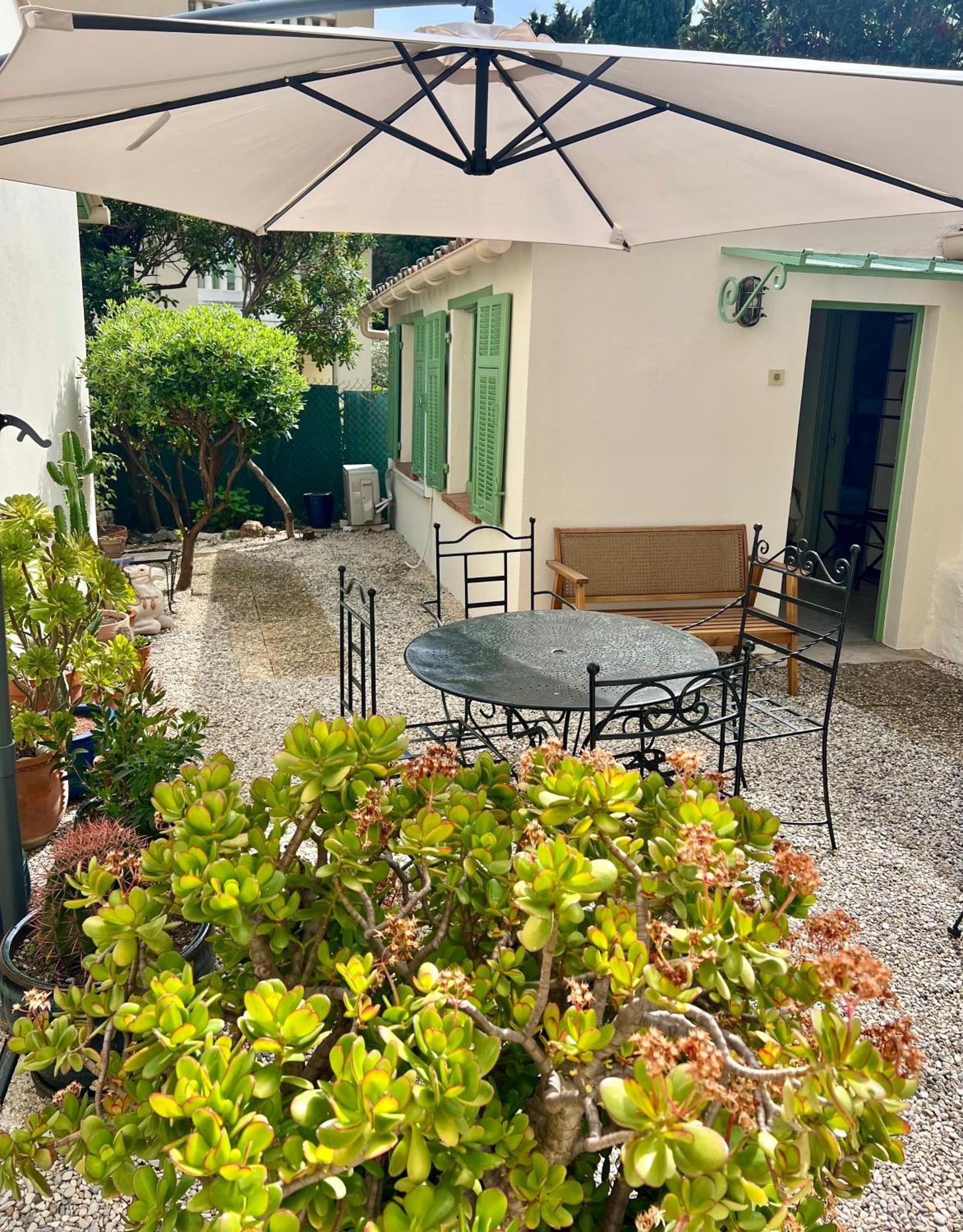 Hotel Le Ponteil อองทีบส์ ภายนอก รูปภาพ