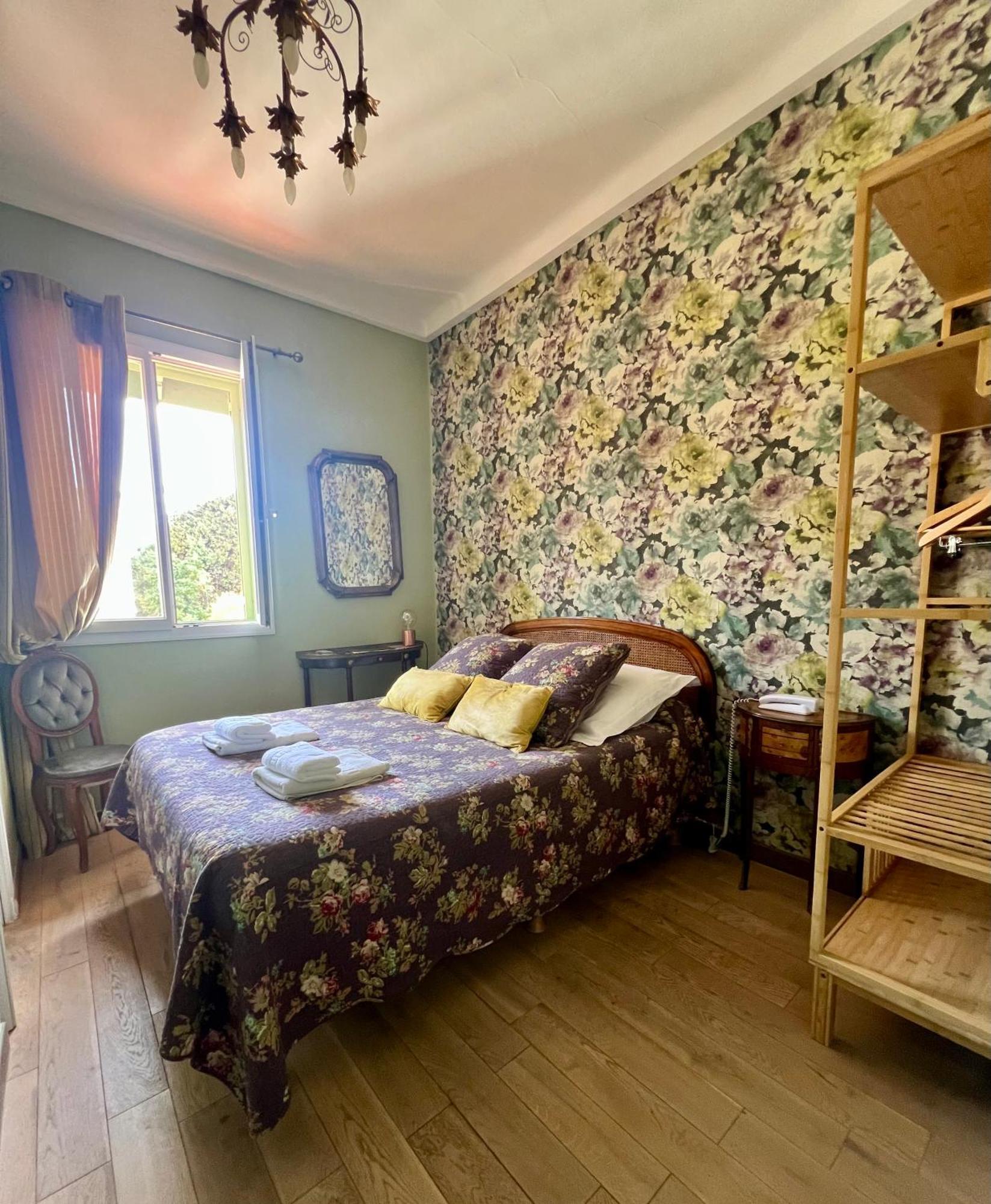 Hotel Le Ponteil อองทีบส์ ภายนอก รูปภาพ
