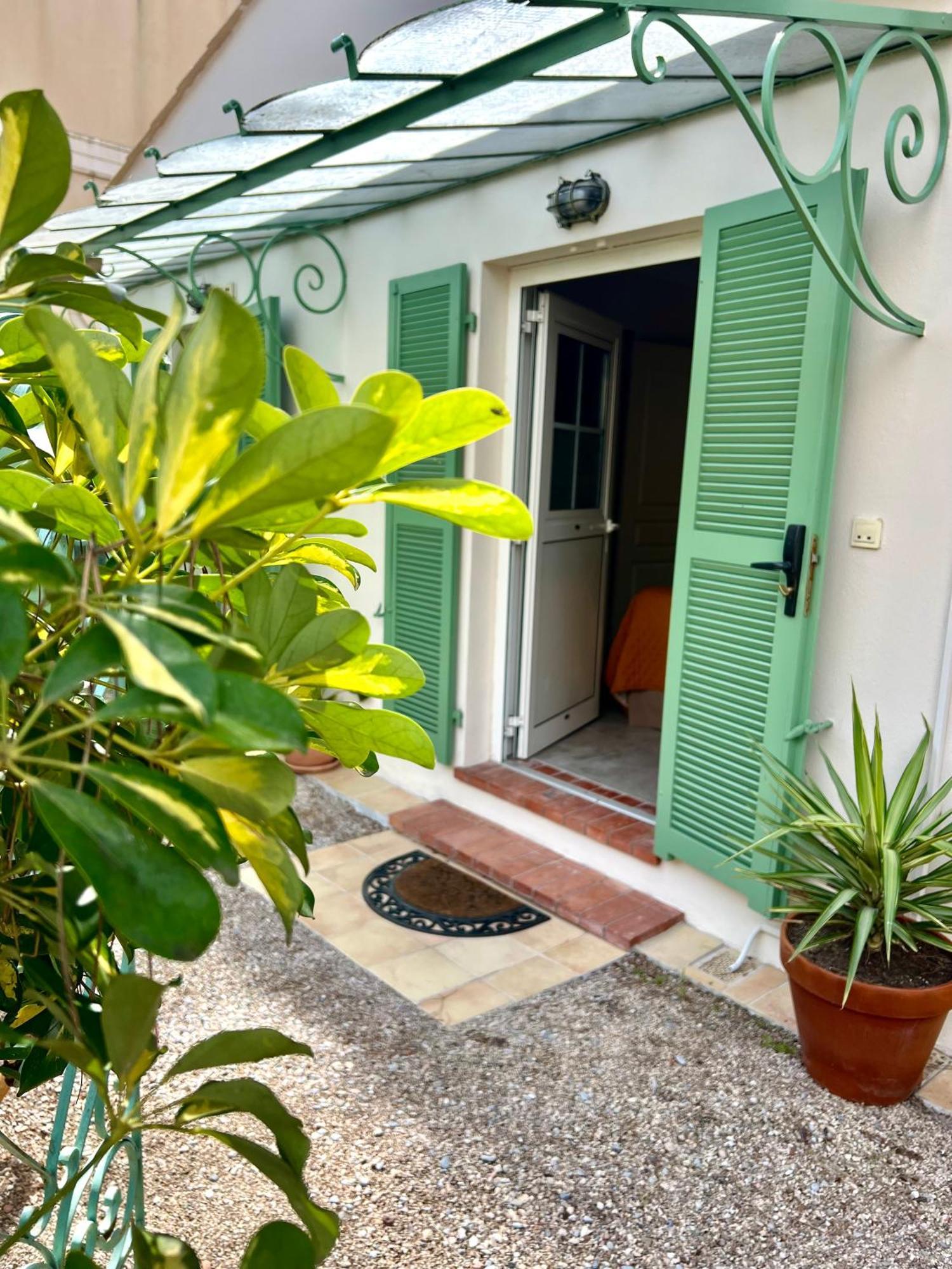 Hotel Le Ponteil อองทีบส์ ภายนอก รูปภาพ