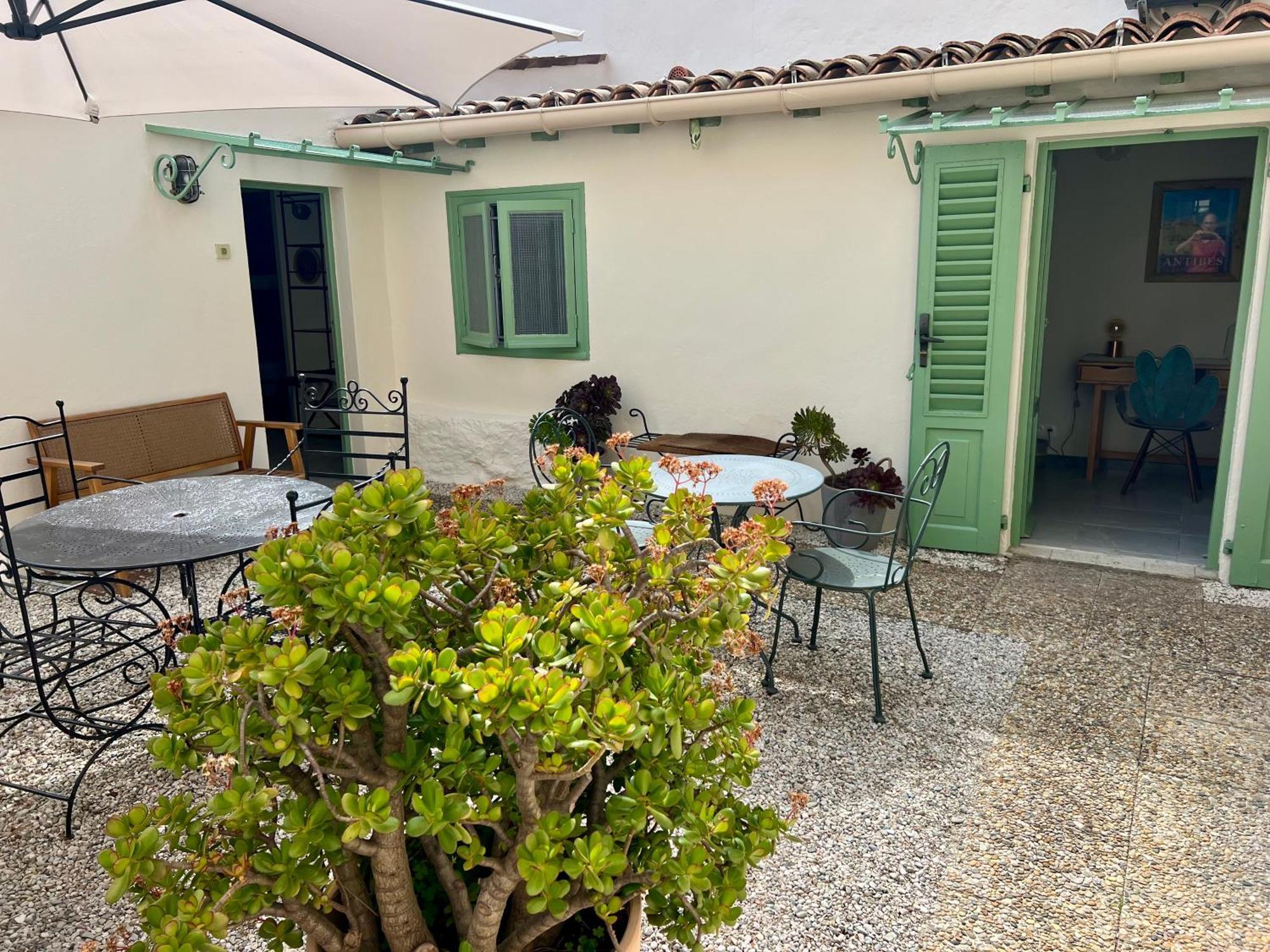 Hotel Le Ponteil อองทีบส์ ภายนอก รูปภาพ
