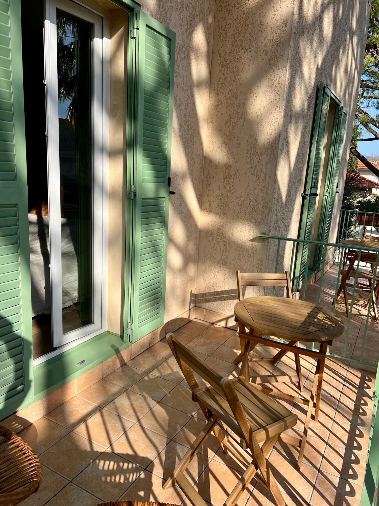 Hotel Le Ponteil อองทีบส์ ภายนอก รูปภาพ